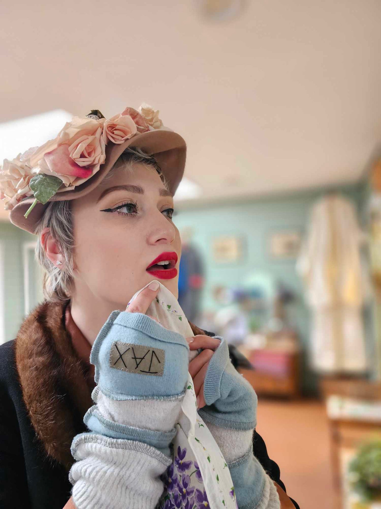 Soft Cashmere Light blue Cream Jax fingerless gloves