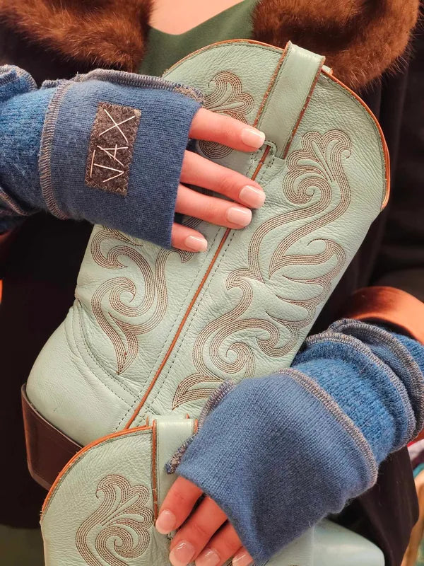 Soft Cash-mere Teal base Jax fingerless gloves