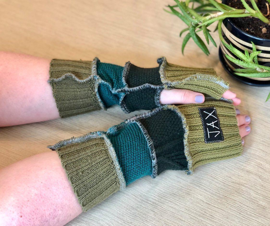 Solid color fingerless gloves