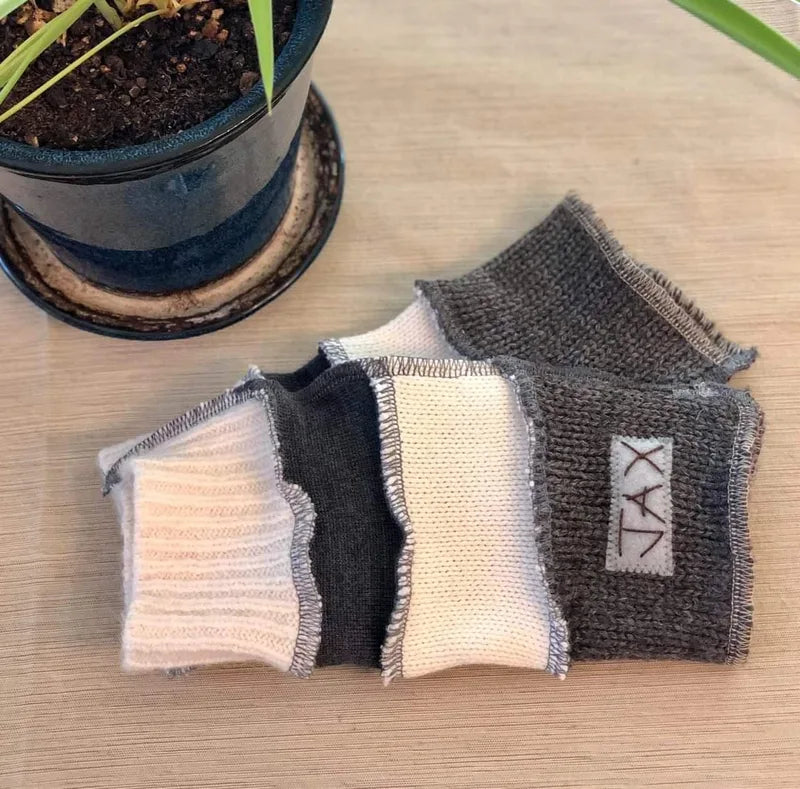 Grey and cream Jax texting gloves