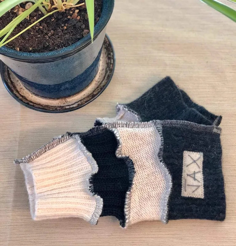 Black and cream Jax texting gloves