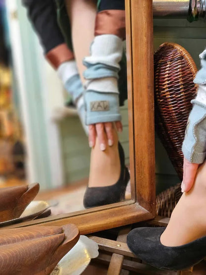 Soft Cash-mere Light blue Cream Jax fingerless gloves