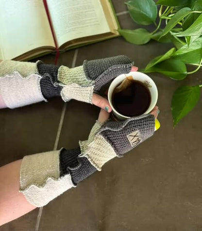 Grey and cream Jax texting gloves