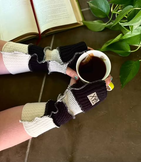 Black and cream Jax texting gloves