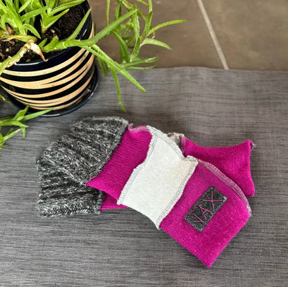 Soft Cash-mere Fuchsia base Jax fingerless gloves