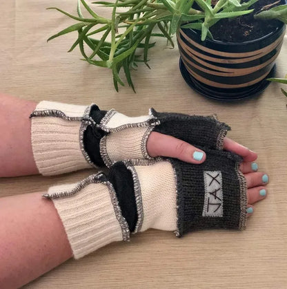 Grey and cream Jax texting gloves